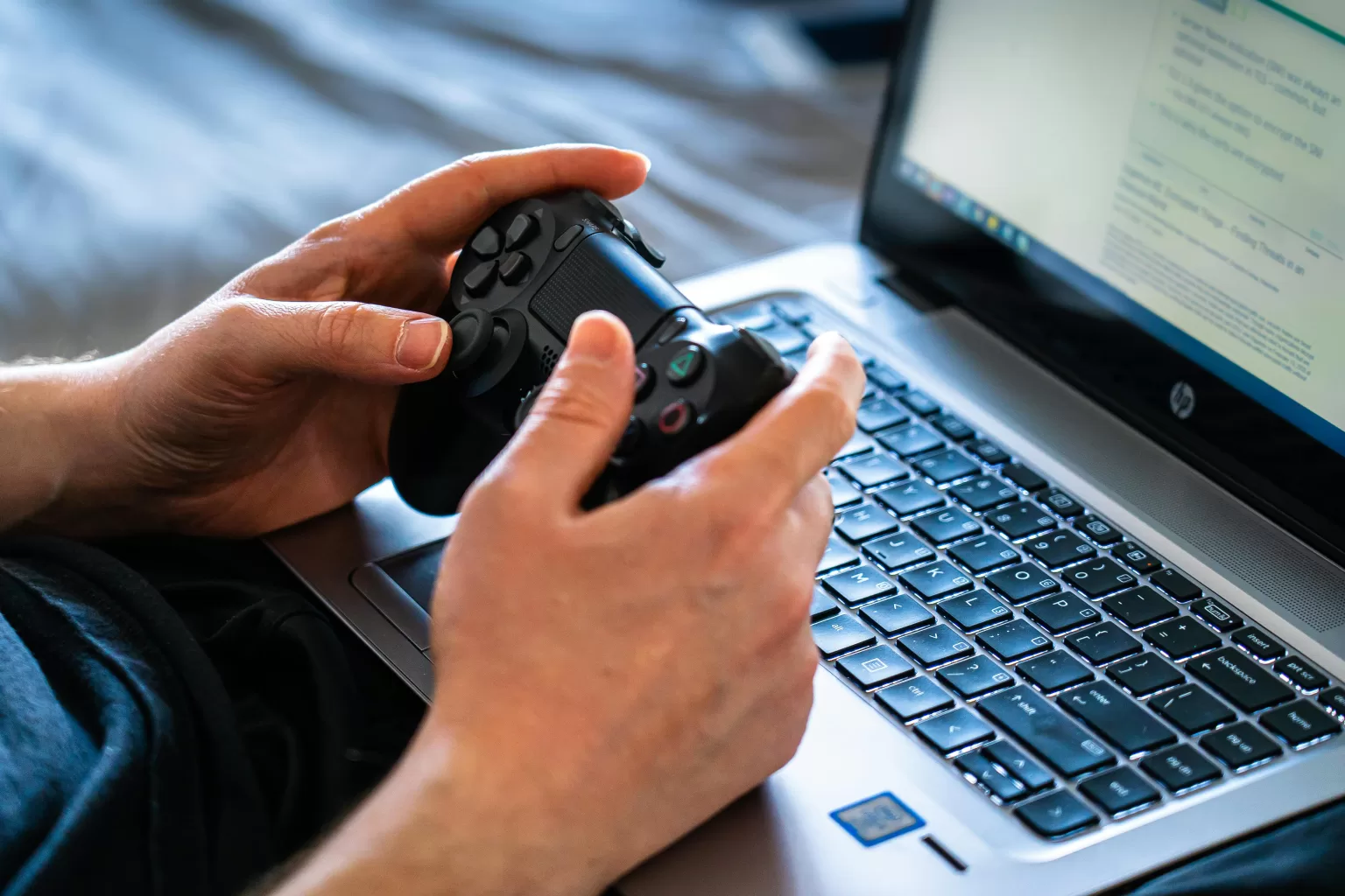 Controle e teclado foto